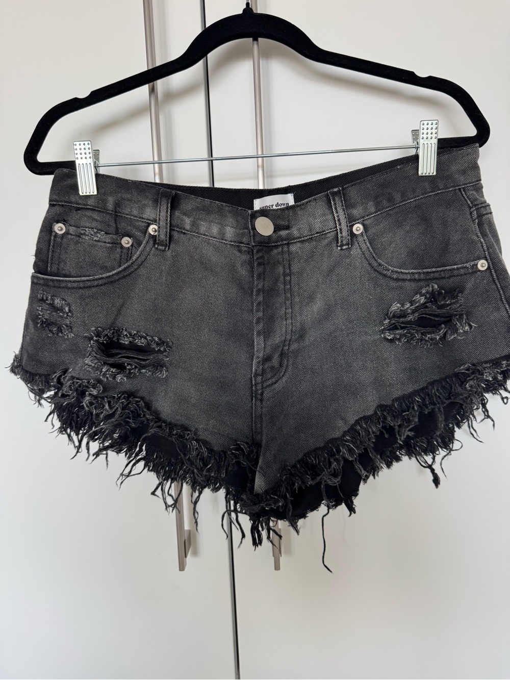 superdown Black Distressed Frayed-Hem Denim Shorts